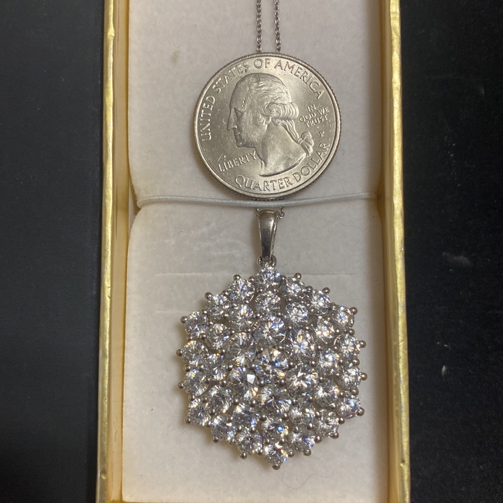 Sterling Silver Swarovski Crystal Necklace. Brand new! Great gift 🎁